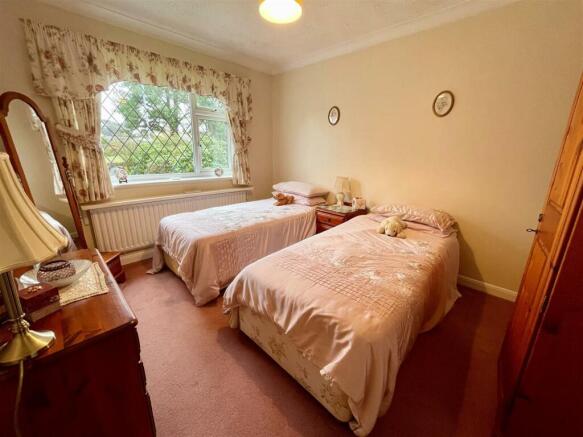 7. bed2.jpg