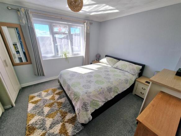 Bed 1.jpg