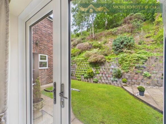 5 bed Detached for sale Image 10