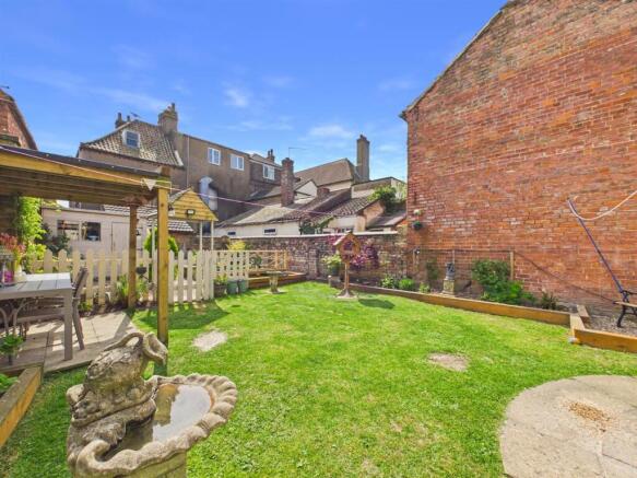 Garden & Rear Courtyard