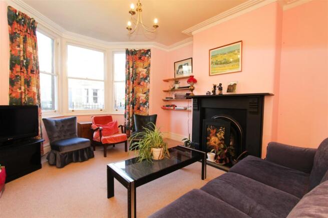 LIVING ROOM.jpg