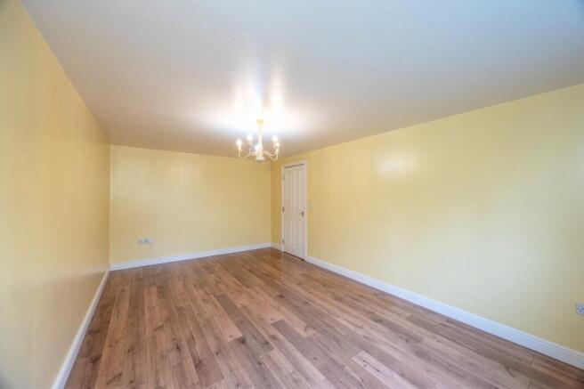 2 bed Ground Flat for sale Image 4