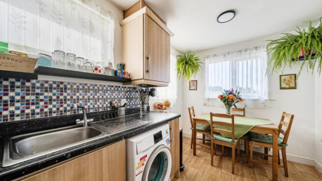 2 bed Semi-Detached for sale Image 5