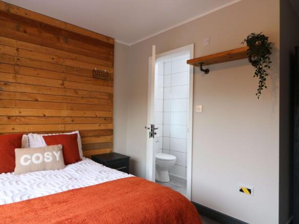 14 Haydon Road Room 6 3.JPG