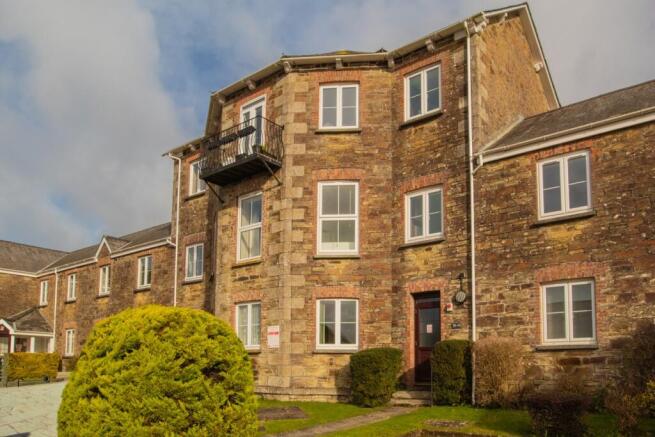 22 Castle Hill Court  Bodmin 01208 74182-13