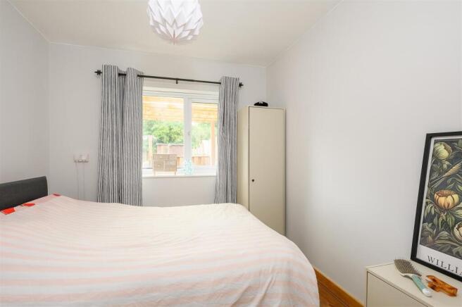 4 bed Semi-Detached for sale Image 5