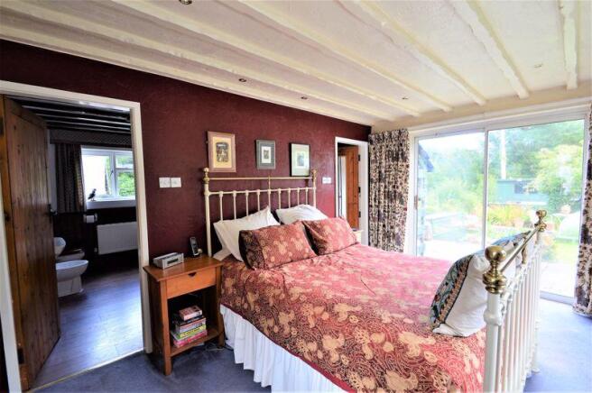 BEDROOM SUITE