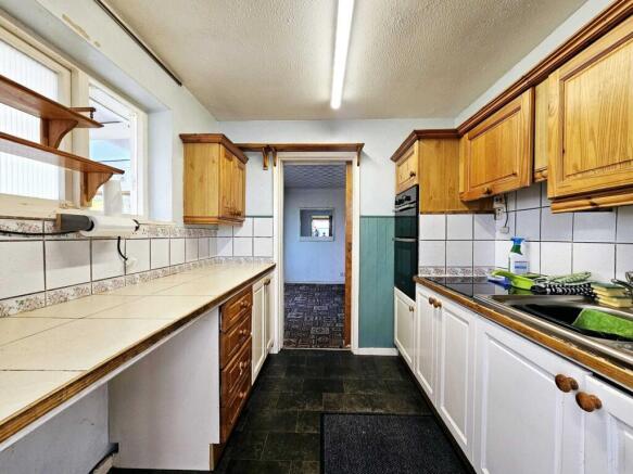 4 bed Semi-Detached Bungalow for sale Image 8