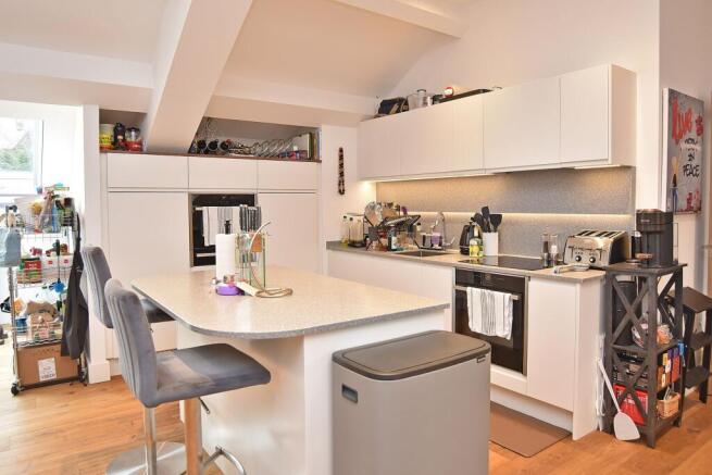 3 bed Flat for sale Image 4