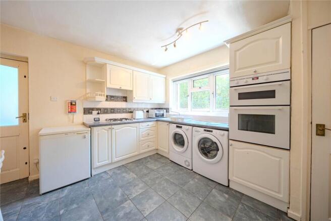 4 bed Semi-Detached for sale Image 4