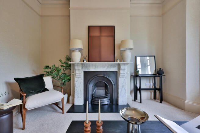 5 bed Town House for sale Image 9