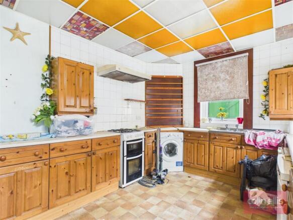 4 bed Semi-Detached for sale Image 7