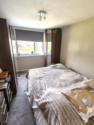 5 bed Semi-Detached for sale Image 12