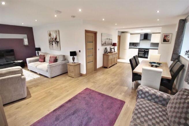 An impressive L shaped Living space that incorpora
