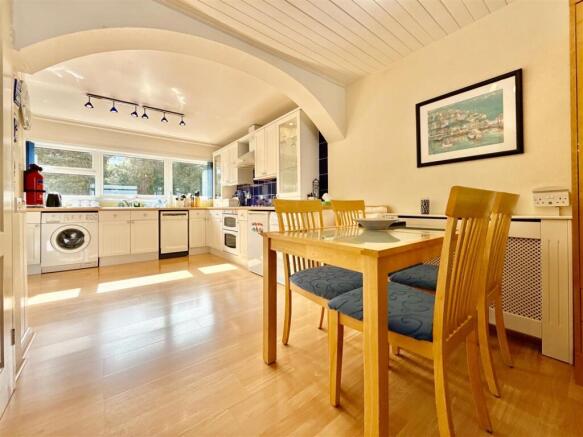 Dining Area.JPG