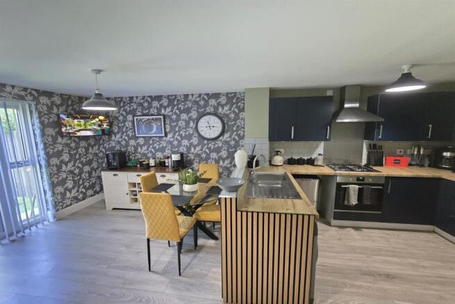 4 bed Terraced for sale Image 4