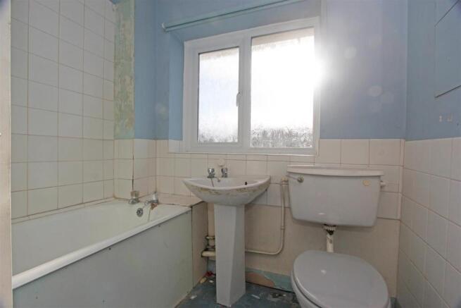 10 Palmerston Walk Bathroom.jpg