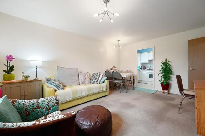 LR - Flat 11, Lion Court - 21 (1).jpg