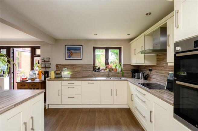 4 bed Detached for sale Image 6