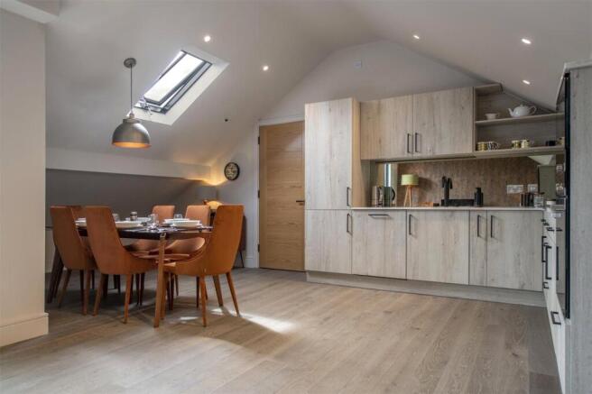 3 bed Flat for sale Image 6