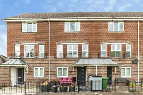 Burghfield Walk, Basingstoke, Hampshire, RG22