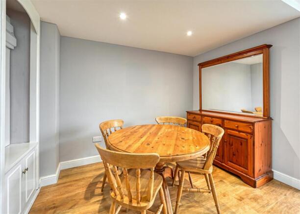 15 Wightwick Court-16.jpg