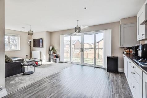 Linden Gardens, Carterton