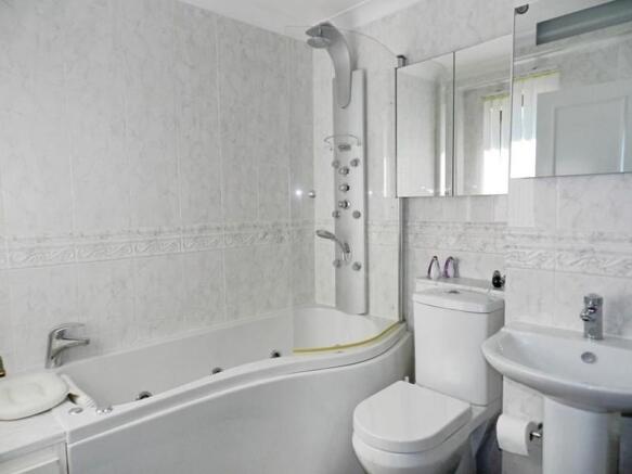 En-Suite Bathroom
