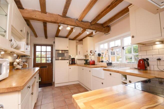02Kitchen.JPG
