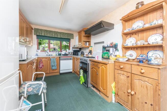 4 bed Detached for sale Image 8