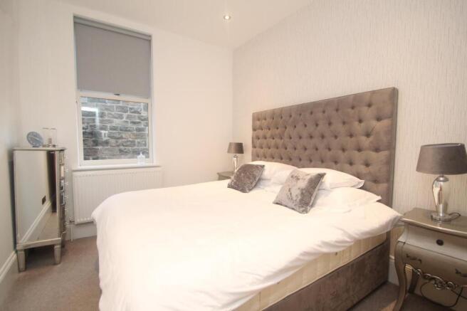 2 bed Flat to rent Image 5