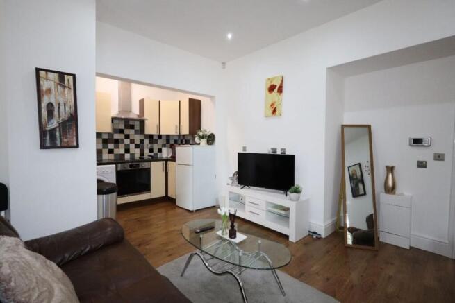 Studio to rent Image 4