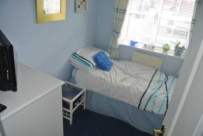 BEDROOM 2