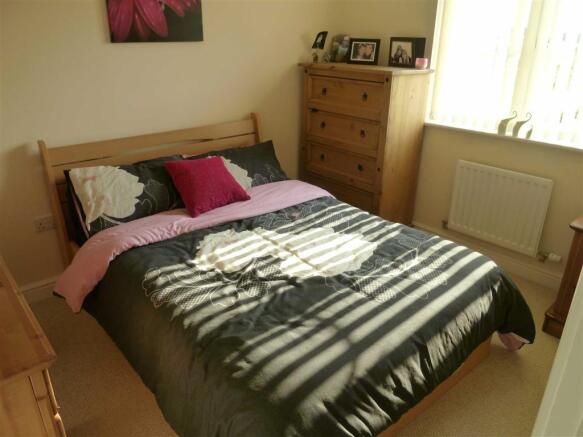 FRONT DOUBLE BEDROOM