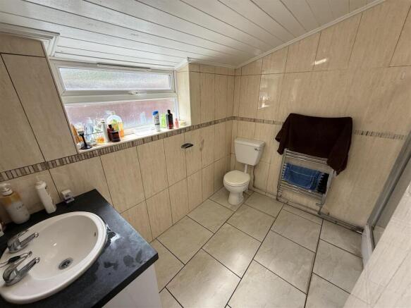 4 bed House Share to rent Image 5