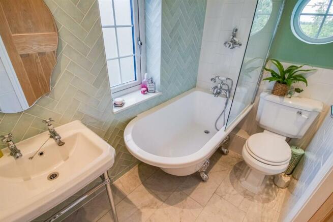 BATHROOM/W.C.