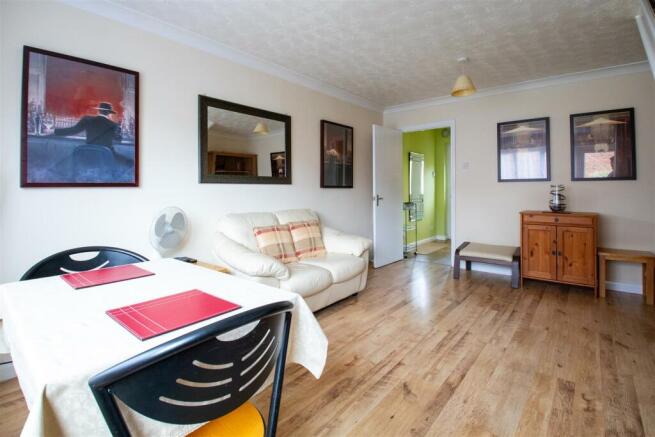 LIVING ROOM/DINING ROOM