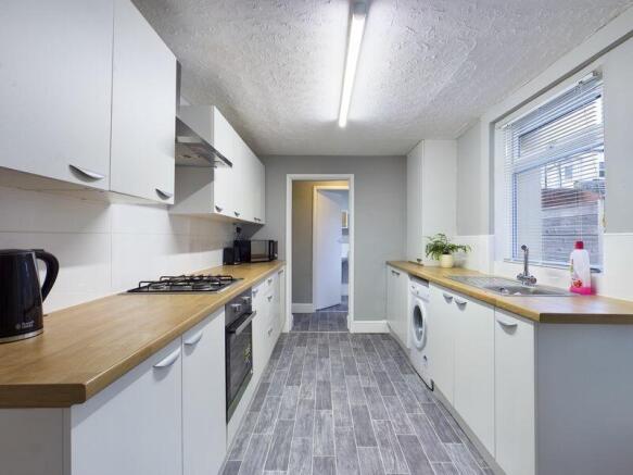 4 bed Terraced to rent Image 9