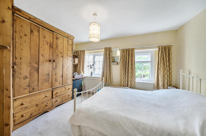 4 bed Detached for sale Image 12