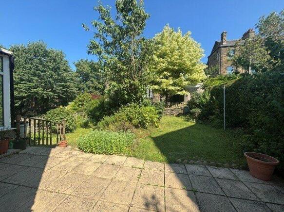 4 bed Semi-Detached to rent Image 11