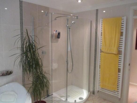 Bath/Shower Room