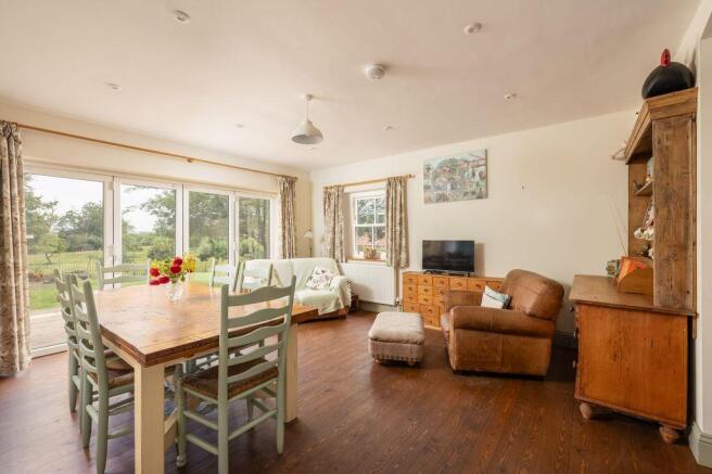 4 bed Detached for sale Image 10