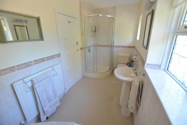 Bathroom 2.JPG