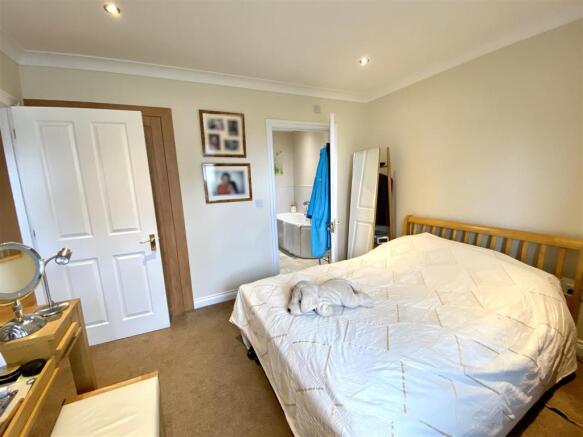 Bed 1.jpg