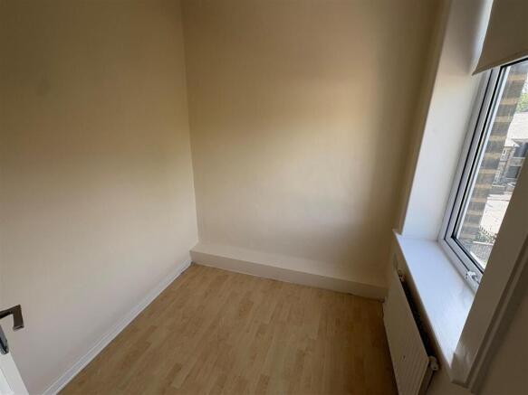 3 bed Terraced for sale Image 9