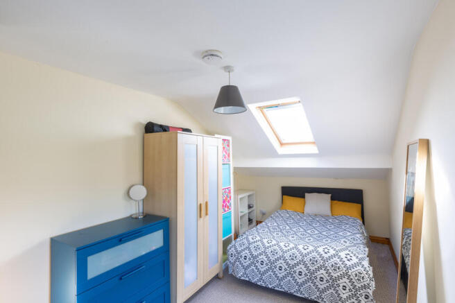 3 bed Apartment to rent Image 6