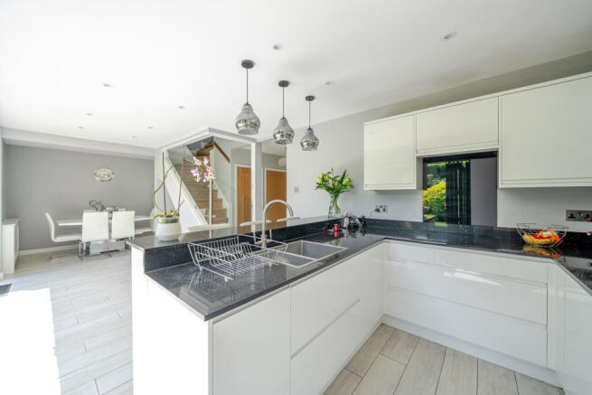 Boltons Close, Pyrford, GU22 photo 4