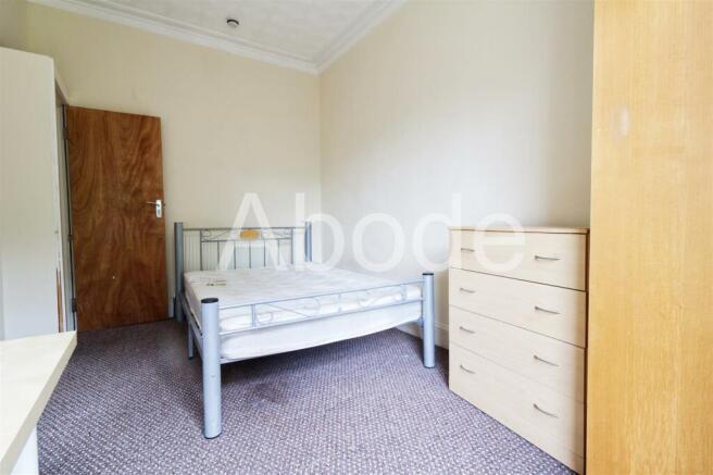9 bed House to rent Image 7