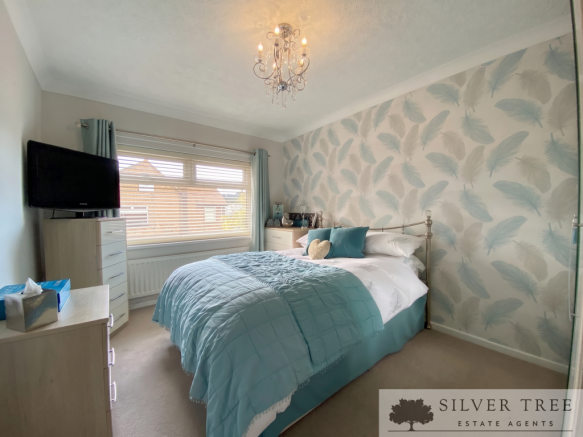 4 bed Semi-Detached for sale Image 11