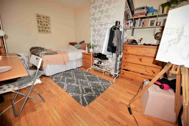 6 bed Terraced to rent Image 5